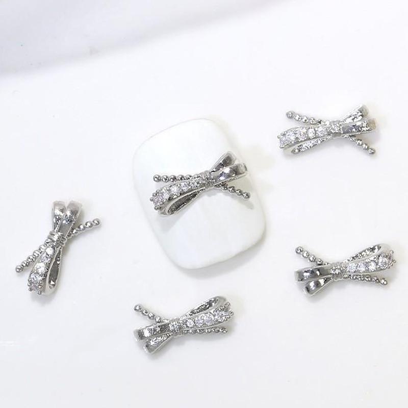 Stříbrná mašlička Zirkonové doplňky na nehty Lesklé diamantové ozdoby na nehty Acc