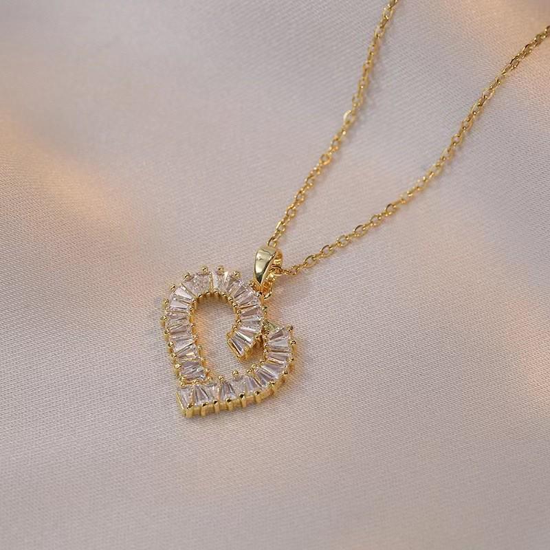 Women's Fashion Heart Pendant Necklace - Elegant, Simple Design, Versatile Clavicle Chain Jewelry