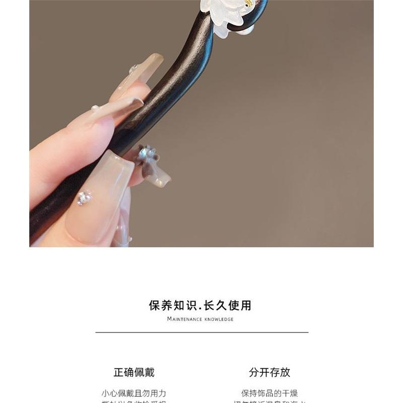 New Chinese Style Crystal Lotus Tassel Hairpin Elegant Ancient Step Shake Hair Stick Hanfu Updo Elegant Women Retro Hair Ornaments