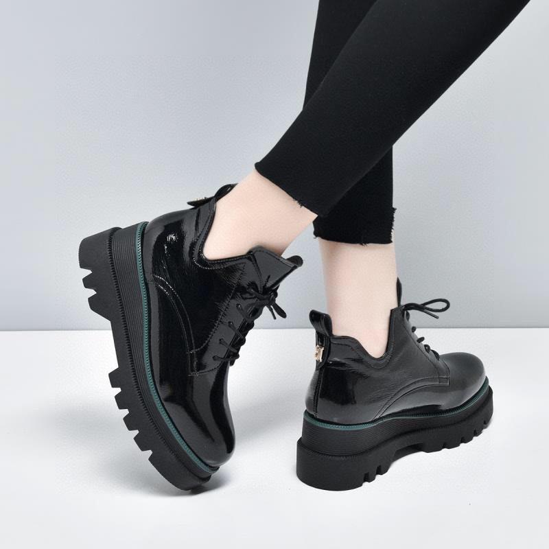 Platform shoes women's 2025 autumn and winter new black cow patent leather foreign style muffin heel casual deep mouth women's boots short boots