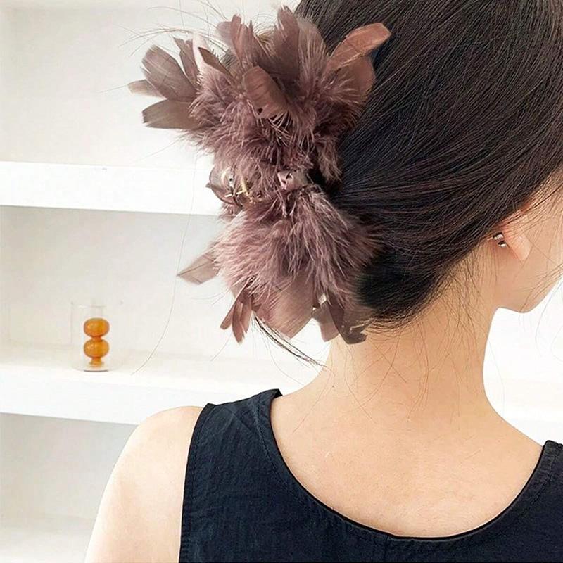 1pc Women's Multi Color Super Fairy Ostrich Hair Large Shark Clip Hairpin Fashionable and Premium