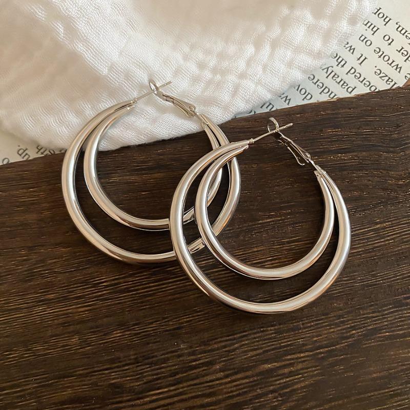 Silver Needle Multi-layer Round Earrings, Simple Temperament, Niche Design Stud Earrings, Light Luxury and High-end Earrings.