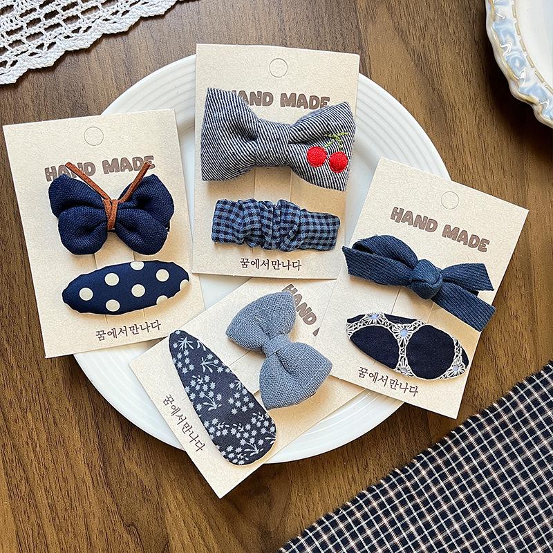 Koreanische Kinder Haarspange mit gestickter Blume - Süße Pony- & Seitenklammer