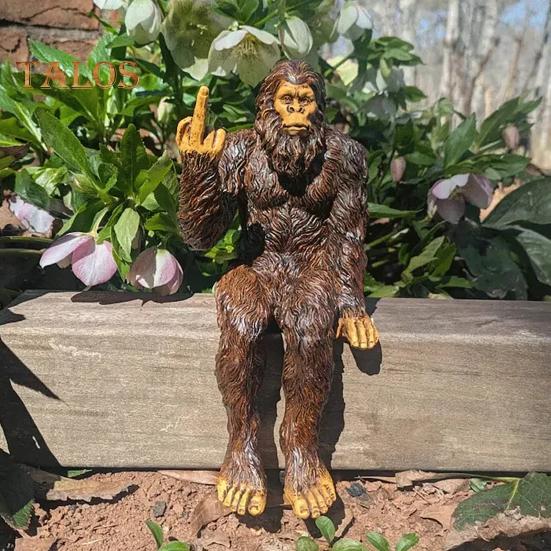 Middle Finger Sasquatch Figurine Resin Scissors Hands Savage Statue Sculpture Home Office Indoor Outdoor Garden Decoration Ornament