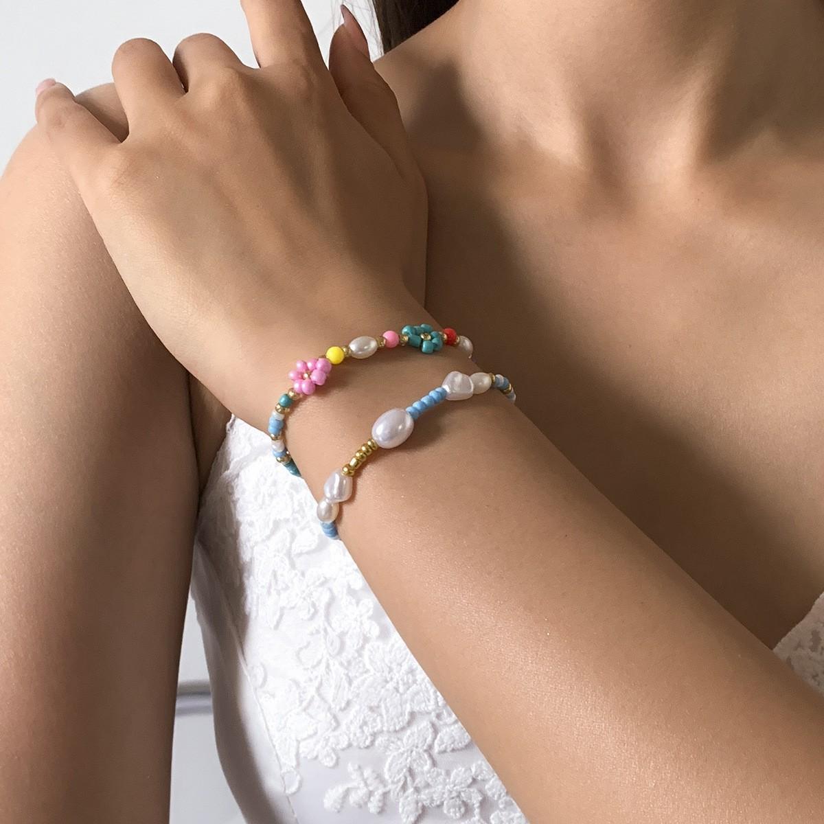 

Свежий и милый набор эластичных плетеных браслетов с ромашками, пляжные простые украшения из рисовых бусин для женщин