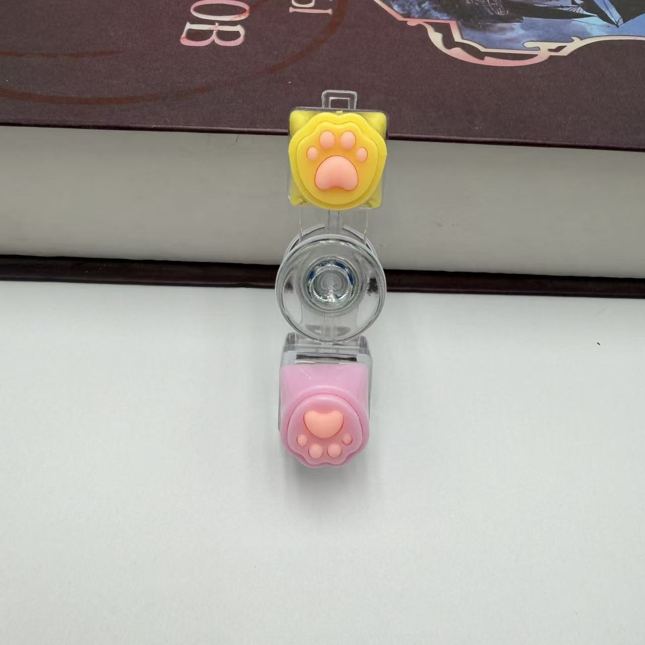 New Cat Paw Clicker Keychain Funny Spinner Stress Relief Fidget Toy Keyboard-Style Button for Anxiety Portable Decompression Key