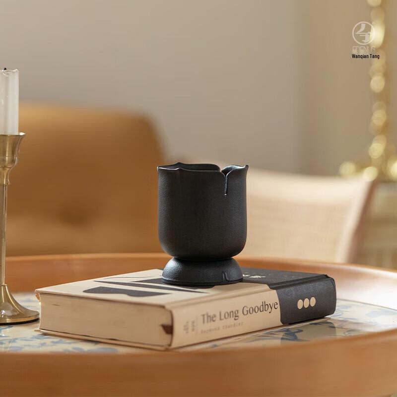 Edenus  Ru Meng Ling  Black Iron Glaze Scented Candle