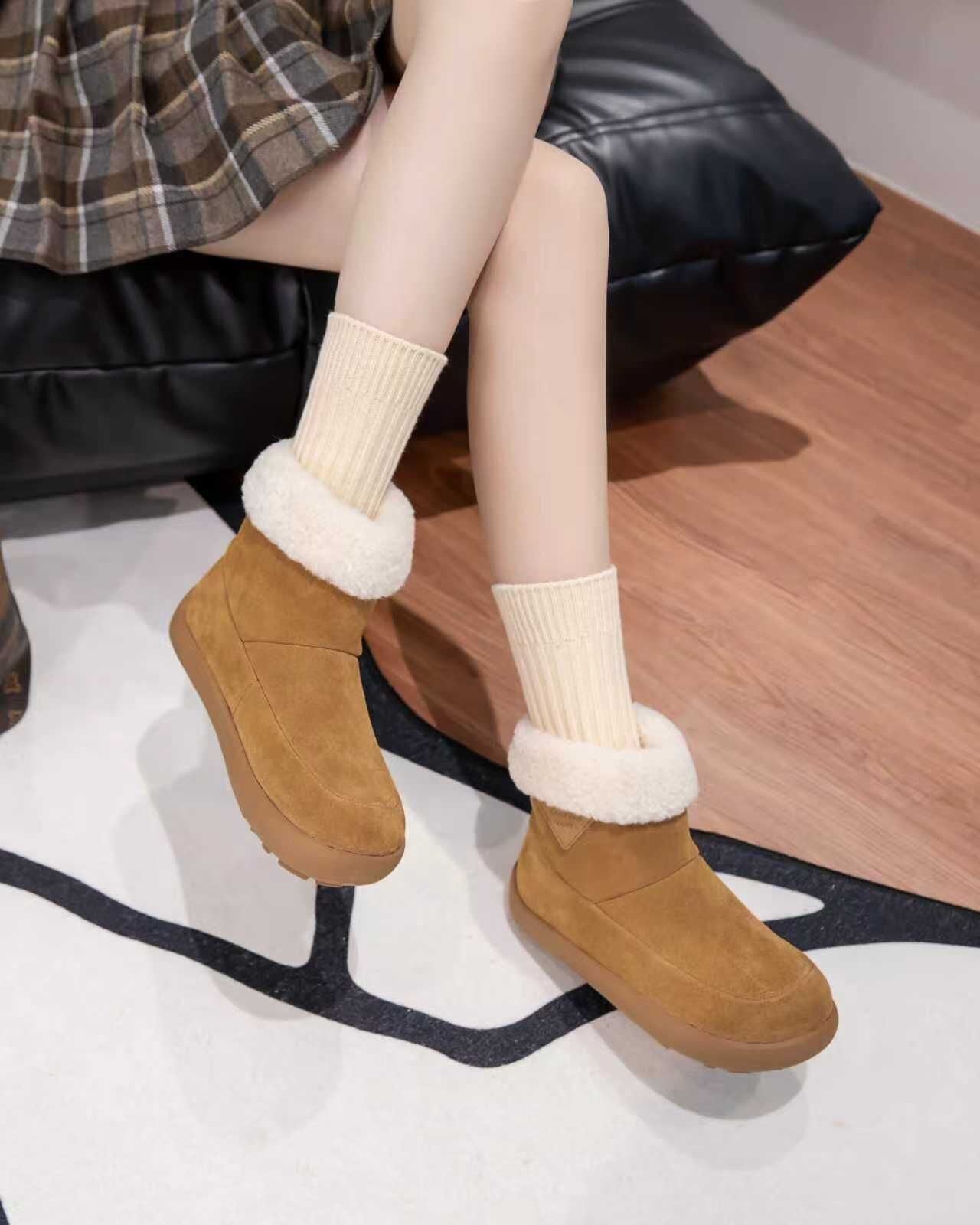 

Leather fashion versatile fluffy snow boots women s new retro suede plush thick bottom heightening Birkenstock 40