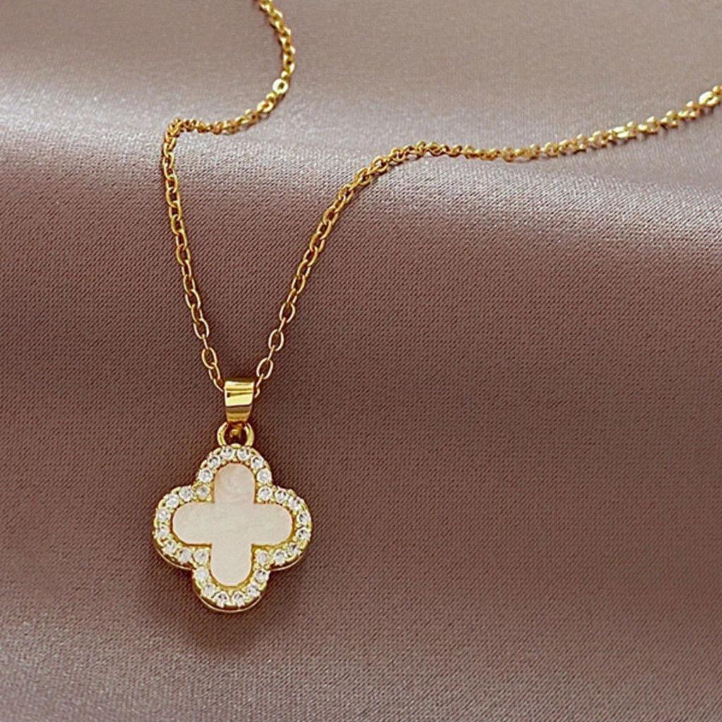 Colar longo com pingente de folha de grama de verão feminino, corrente feminina de aço de titânio, colar leve de luxo simples e versátil