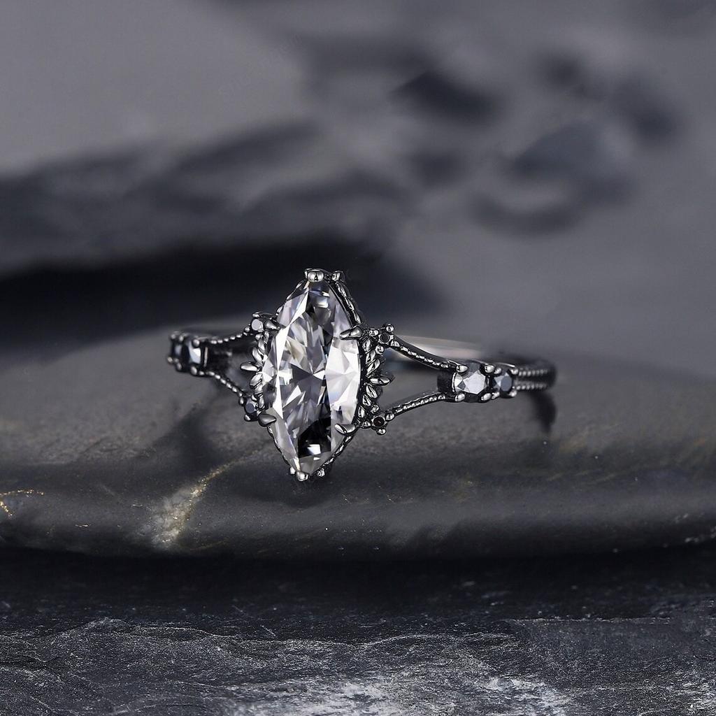 1Pc Plated Gun Black Ring, Retro Exaggerated Inlaid with Synthetic Zircon, Simple and Fashionable