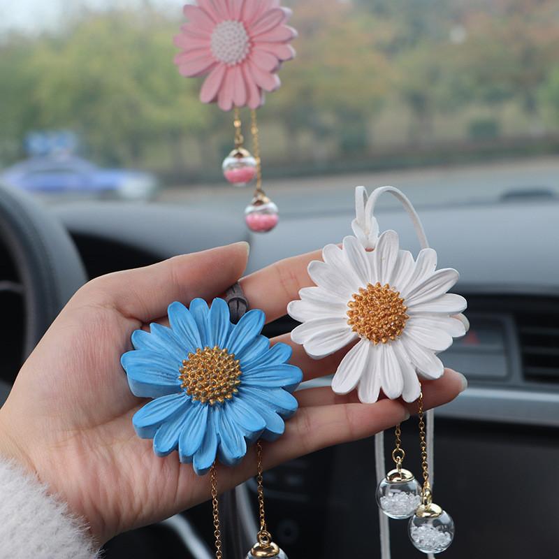 Daisy Stylish Car Pendant Aromatherapy Rearview Mirror Hanging Decor Universal