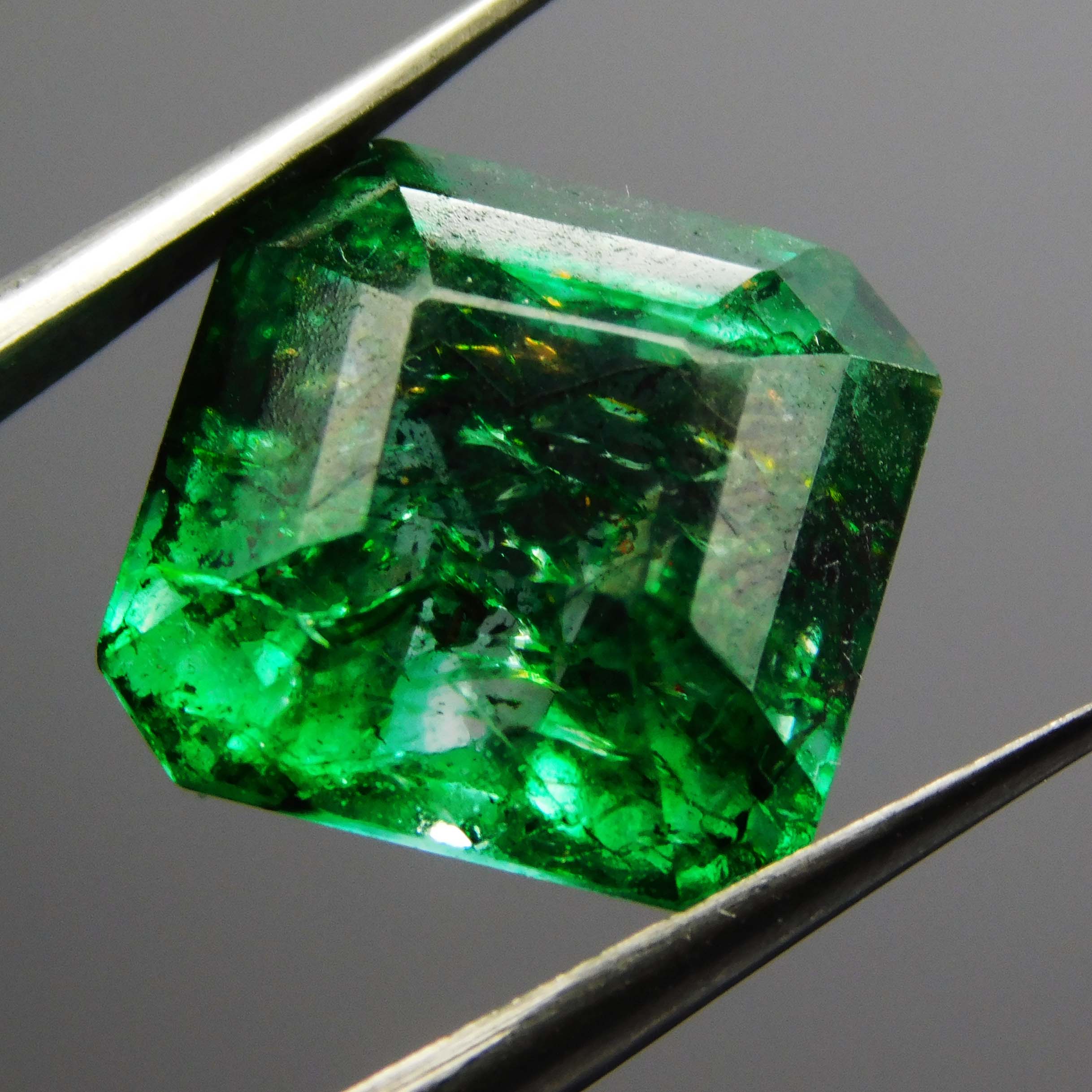 

8 Ct Natural Colombian Green Emerald Square Cut CERTIFIED Loose Gemstone 11.1 mm Approx. зелений
