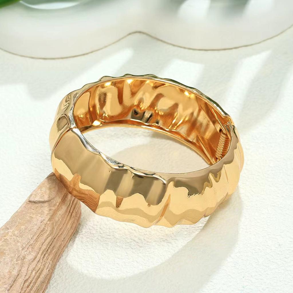 European and American bracelets light luxury high sense women's smooth surface electroplating alloy design sense geometric fold wavy hand