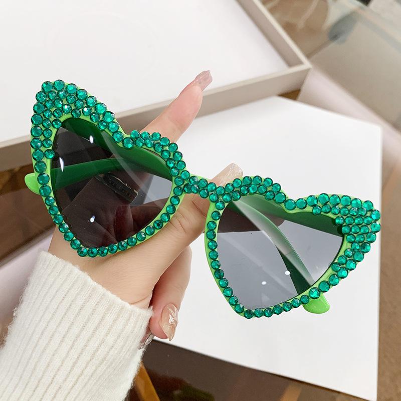 Women Pink Diamond Frame Heart Shape Sunglasses UV400 Light Luxury Brand Sun Glasses for Ladies Wedding Party Fashion Eyewear