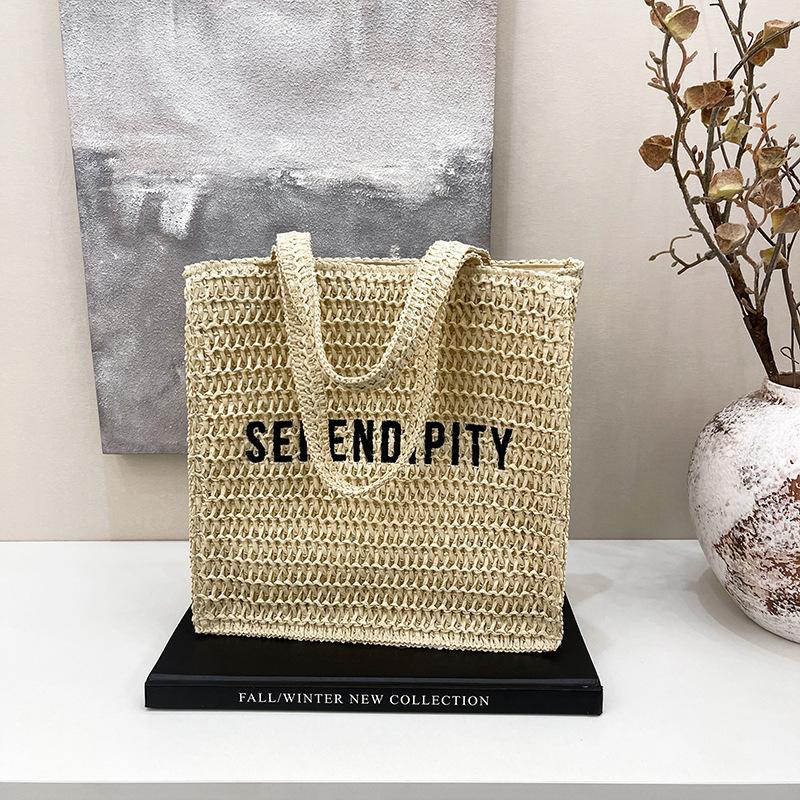 

Нишевая сумка-тоут большой вместимости женская 2025 новая сумка через плечо с буквенным принтом плетеная сумка летняя пляжная сумка для отпуска