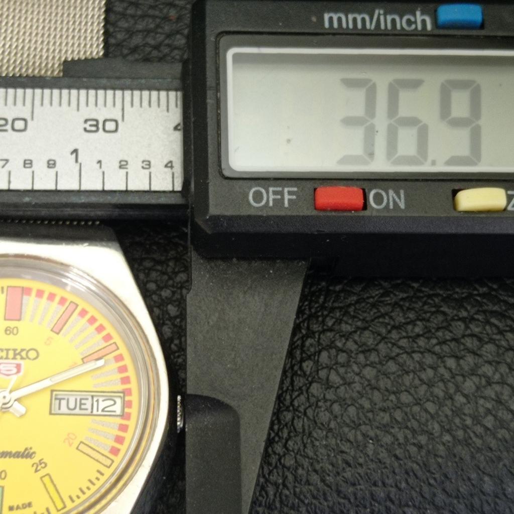 JAPAN VINTAGE SEIKO 5 AUTOMATIC MENS YELLOW COLOR DIAL WATCH A701217-5 R206a-a701217