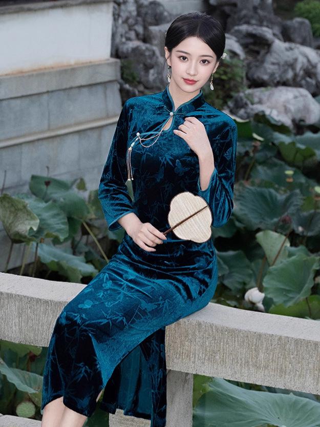 Velvet Long-Sleeve Cheongsam: Modern Shanghai Slimming Dress