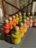 Bambole con pioli in legno arcobaleno con tazze Colorate fatte a mano che impilano persone in ciotole per giochi a tempo indeterminato per bambini