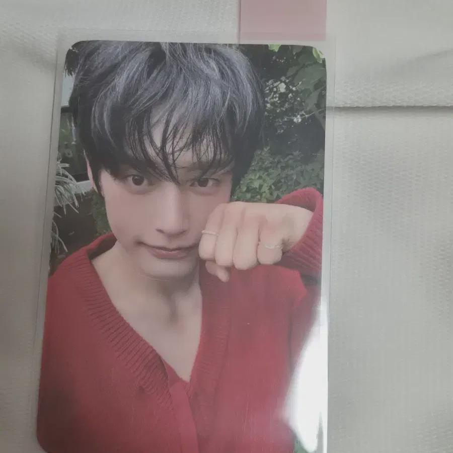 

Я продаю фотокарточку Zerobaseone Jevewon Kim Ji-woong в Everline