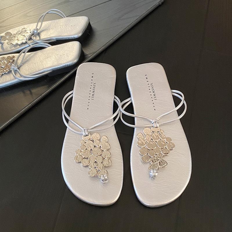Sequined toe cool slippers women's 2025 new summer wear clip-on flip-flops flat sandals