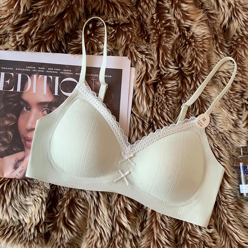 Cloud Cream Floral Lingerie: Wire-Free Push-Up Bra with Side Support