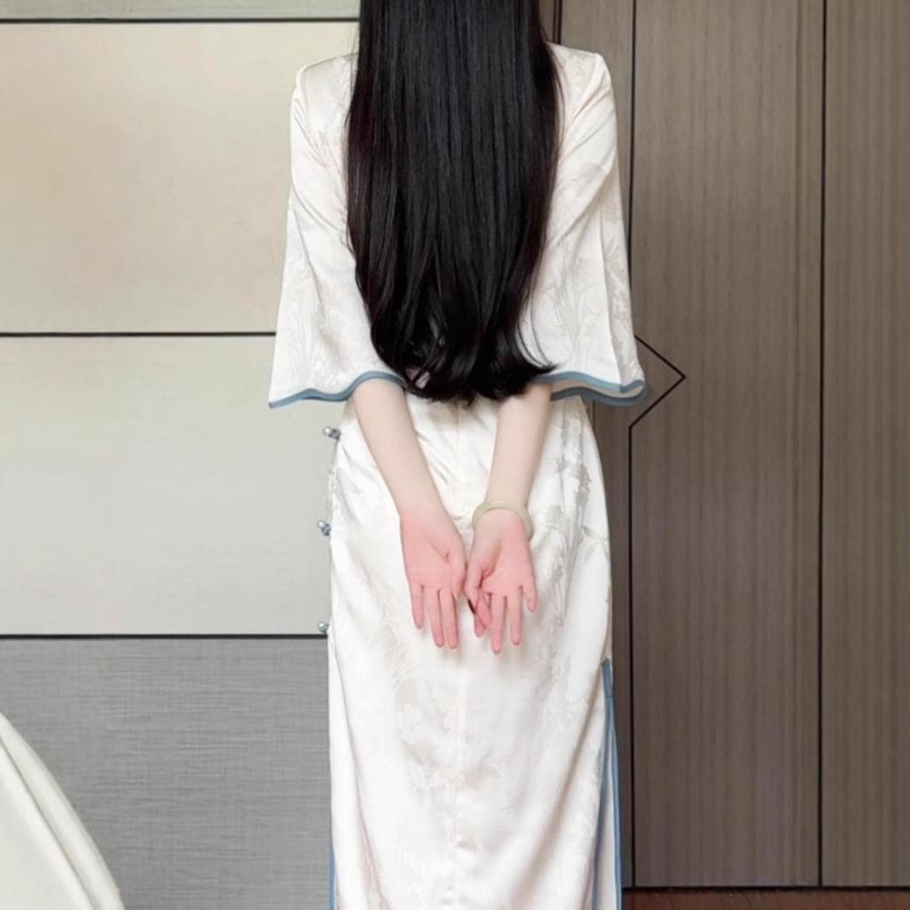 Nancheng Vintage Brocade Jacquard Cheongsam with Large Sleeves - White Moon Cold Temperament Edition