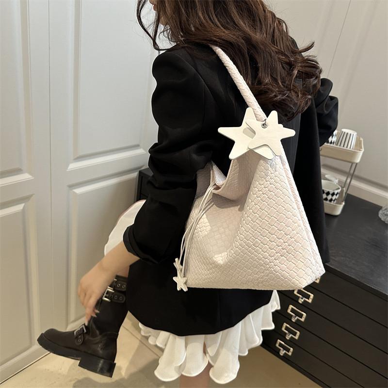 Street Style Woven Tote Bag For Women With Large Capacity And Magnetic Closure
