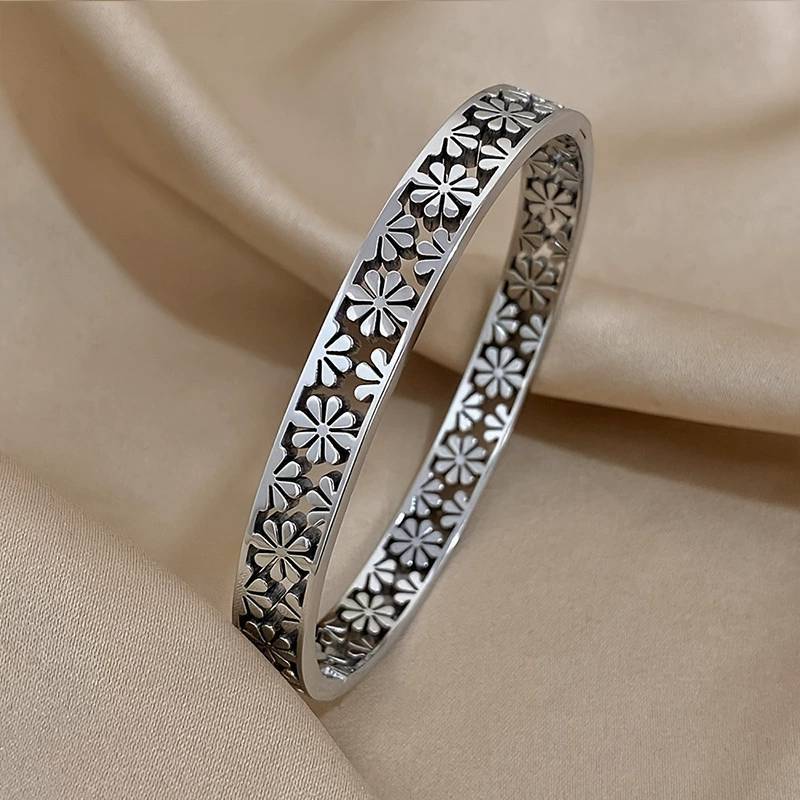 

Hollow Out Titanium Steel Wristband For Ladies With Flower Petal Design срібний