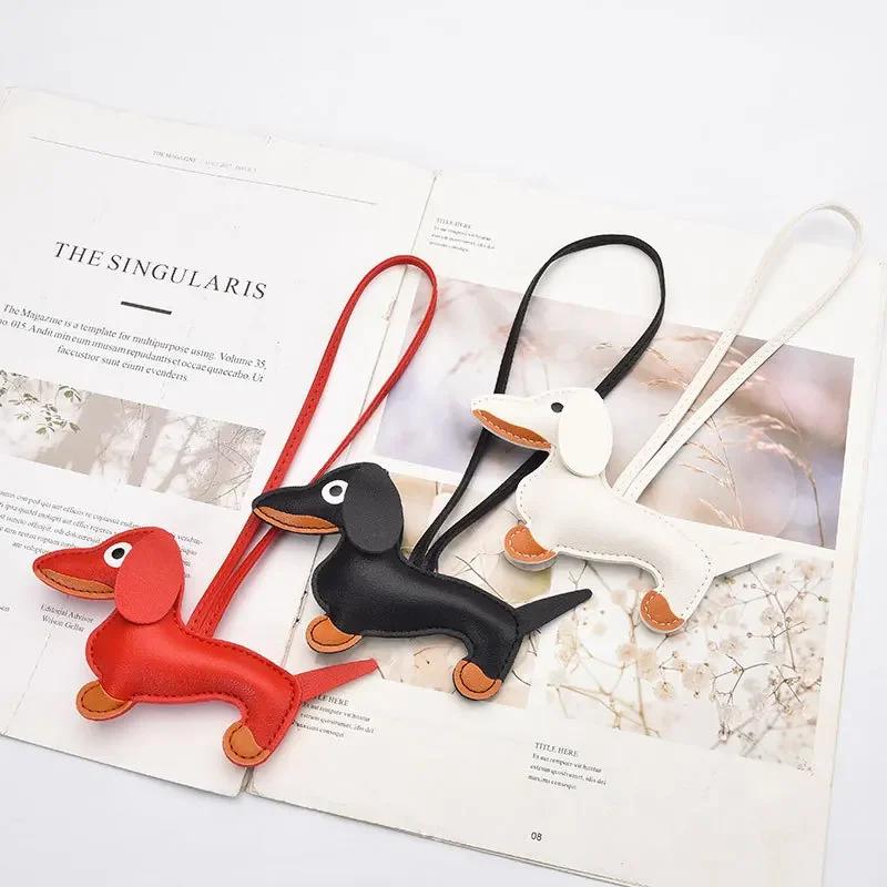 Custom Leather Keychain Cute Sausage Dog Laser Personalize Number Cartoon Puppy Kering Car Key Chain Ring for Couple