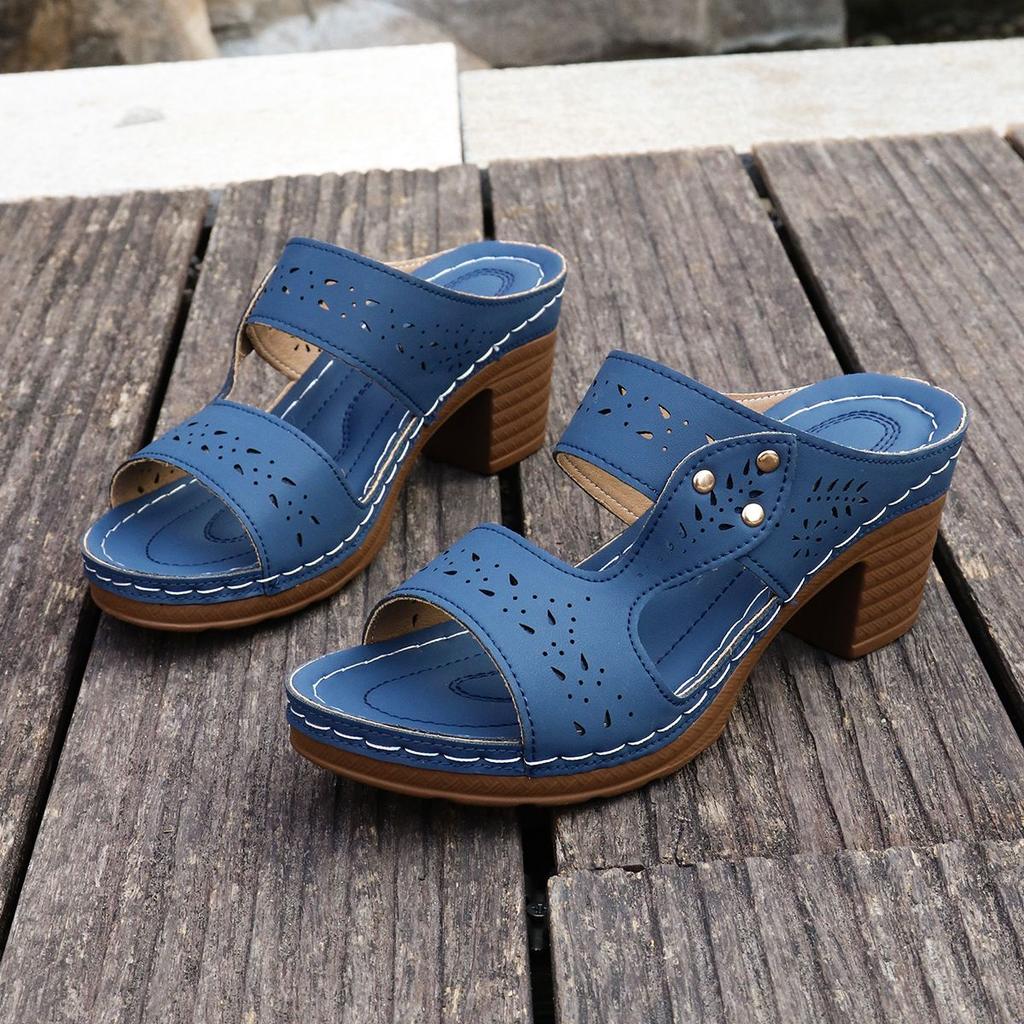 Spring and Summer New Breathable and Lightweight One-piece Buckle Strap Fashionable Thick Heel Slippers