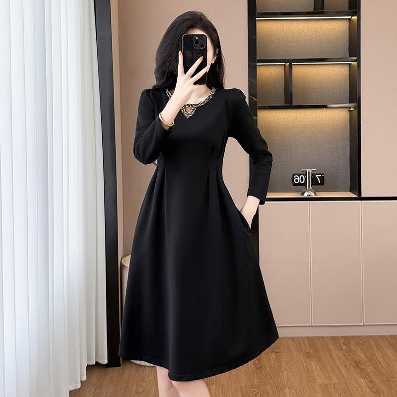 Elegant Black Plus-Size Long-Sleeved Dress for Spring and Autumn