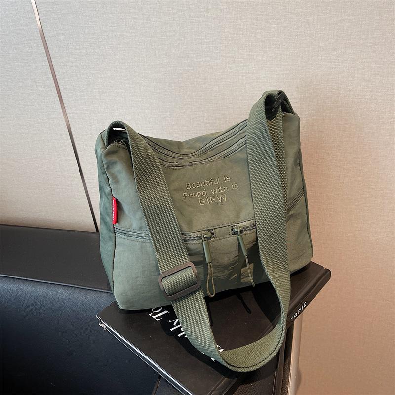 Fashion personality simple retro niche crossbody bag foreign style large capacity fashion shoulder bag college student women's tote bag