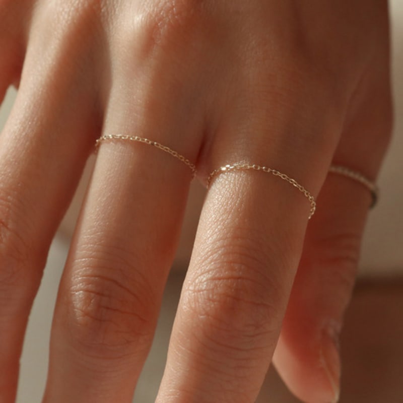 Menos é mais anel de corrente básica de ouro 14K