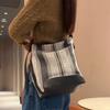 Lazy Wind Premium Sense Large Capacity Bucket Bag Commuter Versatile Messenger Bag Retro Striped Tote Bag