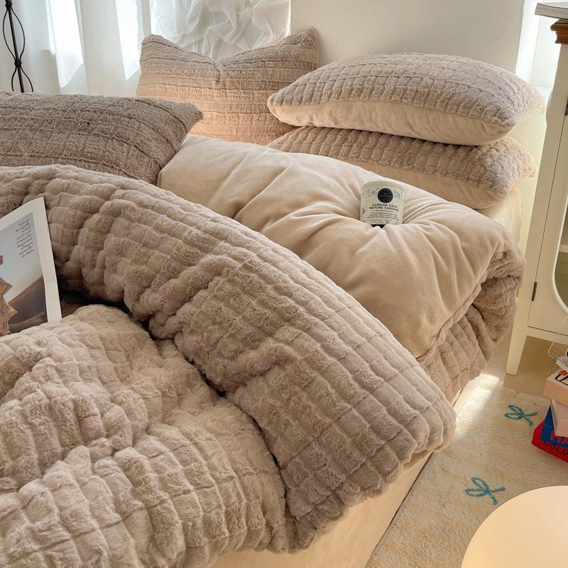 Rabbit Fleece Four-Piece Set, Thickened Milk Fleece Bed Sheet, Coral Fleece Quilt Cover, Three-Piece Flannel Bed Hat On The Bed