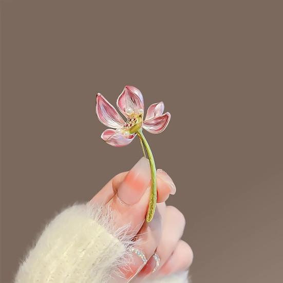 Women Brooch Imitation Pearls Inlay Pink Flower Design Lapel Pin Non-Slip Buckle Scarf Badge Clothing Bags Accessories