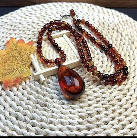 Bracelet polyvalent en Ambre Rouge Sang de Bœuf et Bambou avec Collier Pendentif Goutte d'Eau avec Design Bouddha Maitreya pour Hommes et Femmes