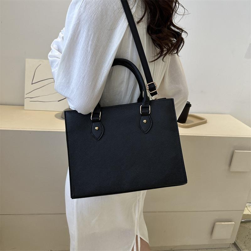 Simple large-capacity small square bag women's 2 summer new fashion trend shoulder bag simple fashion oblique span handbag