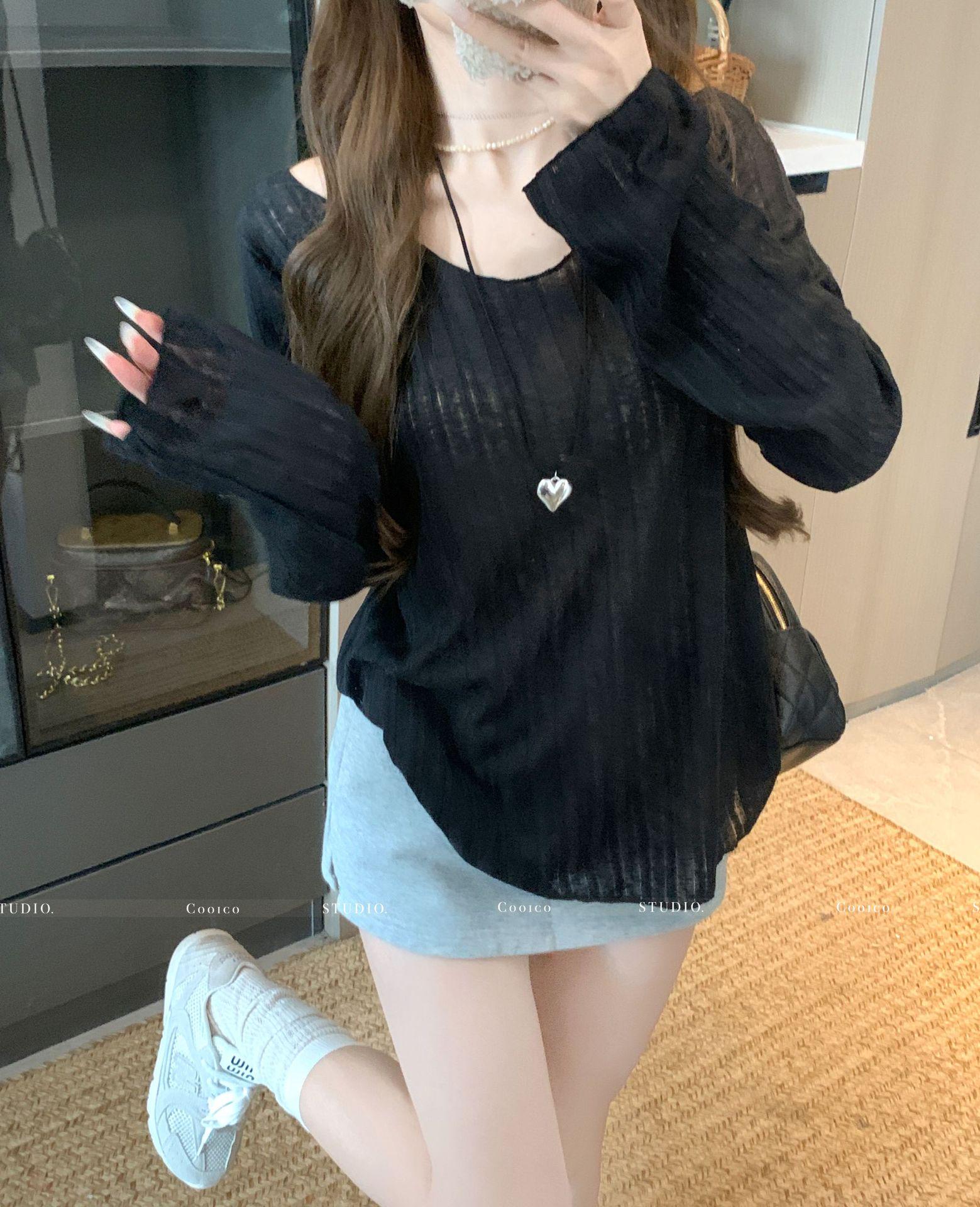 

Женская футболка с V-образным вырезом, прозрачными длинными рукавами и оборками - Мода лета 2025 Extra Large чёрный