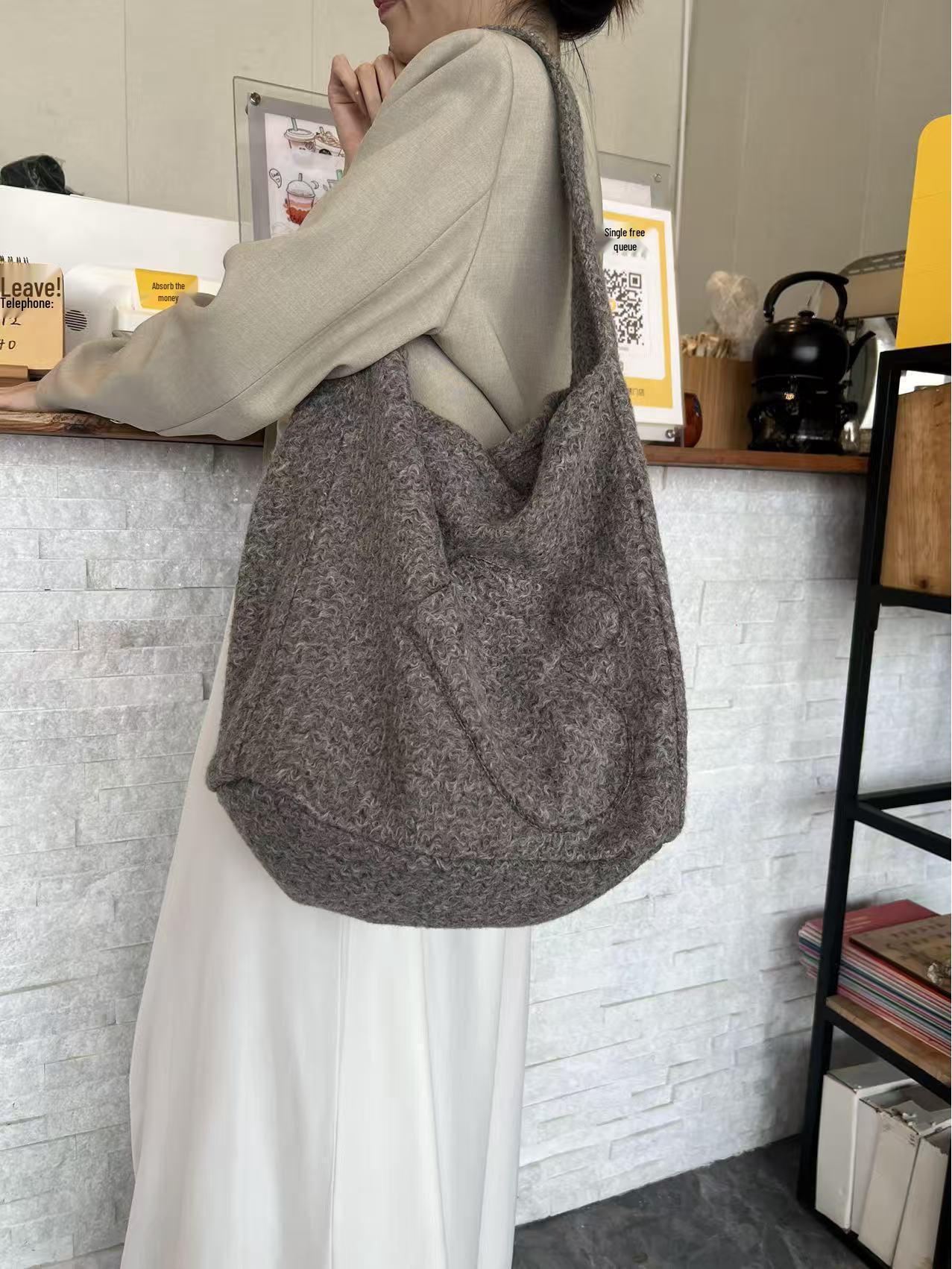 Текстурированная шерстяная сумка-тоут в корейском стиле: Вместительная, универсальная ручная/наплечная сумка для пассажиров 32*16*34 cm коричневый