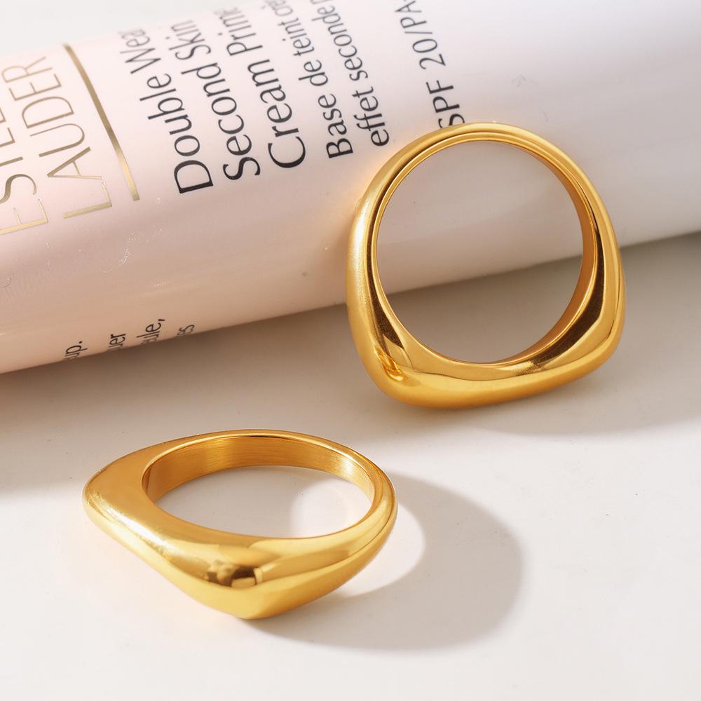 Qiong Yao 18K Gold Plated Twisted Pattern Stainless Steel Ring