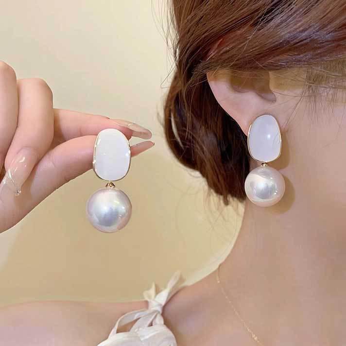 Koreanischer Stil Nicht-Piercing Ohrclip mit langem Quaste, Perlmutt Schmetterlings Design für Damen - High-End, Coole Mode.