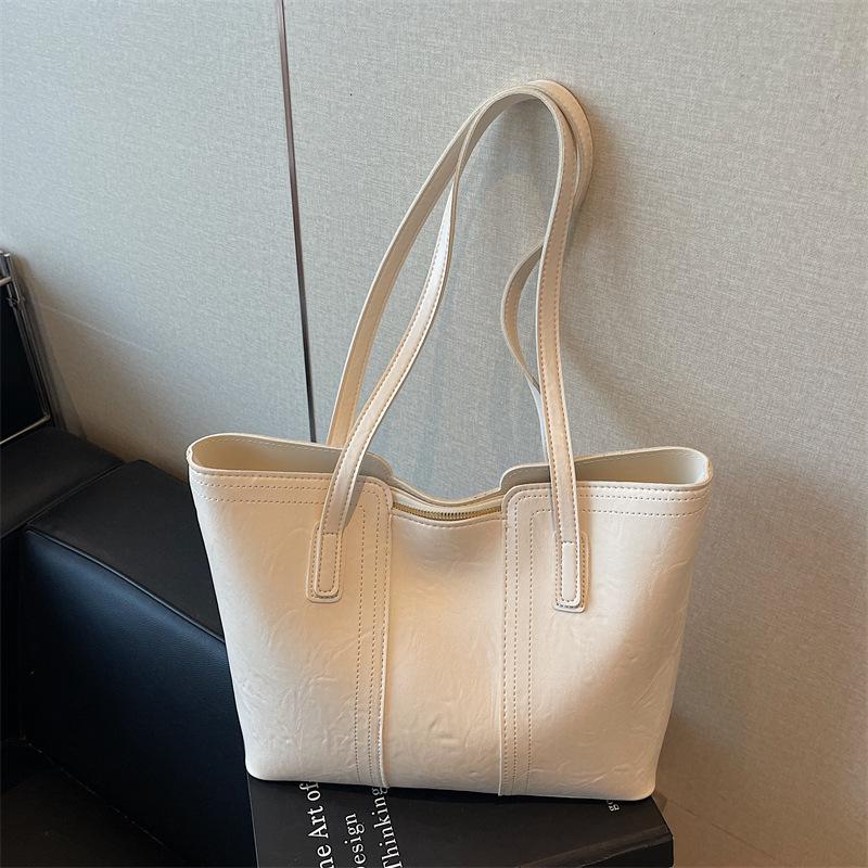 Large capacity bag Women's trendy fashion commuter shoulder bag High sense versatile hand carry tote bag