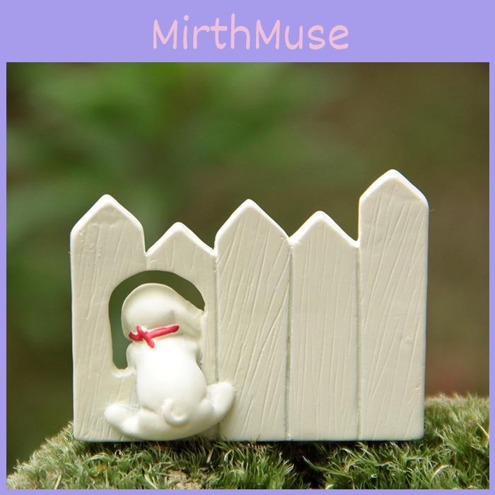 Resin Cartoon Dog Fence Ornament For Terrarium And Miniature Garden Setup