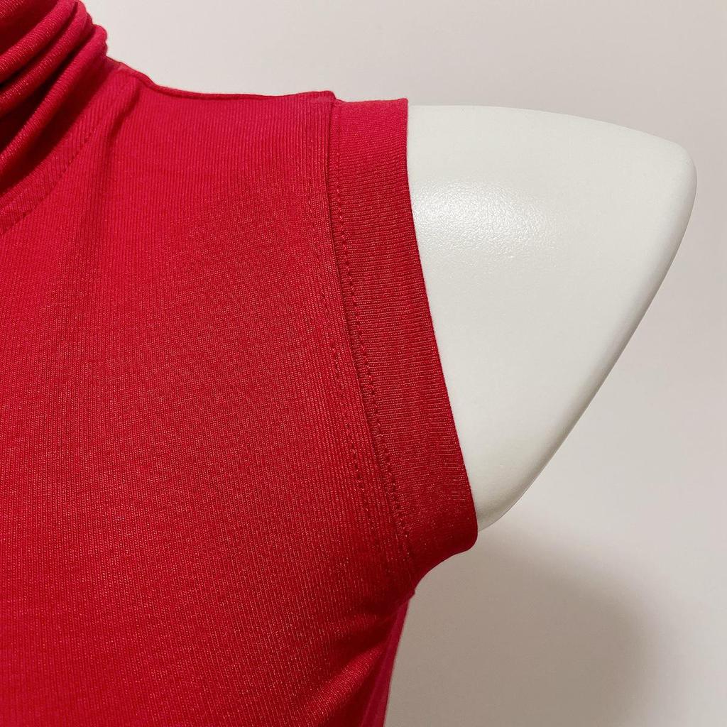Slim-Fit, Sleeveless, High-Neck, Solid-Color Body-Hugging Top