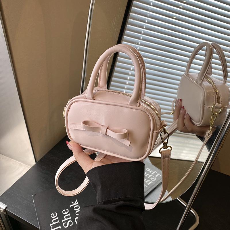 Niche fashion handbag small bag women 2025 new simple bow mini small square bag messenger mouth red envelope