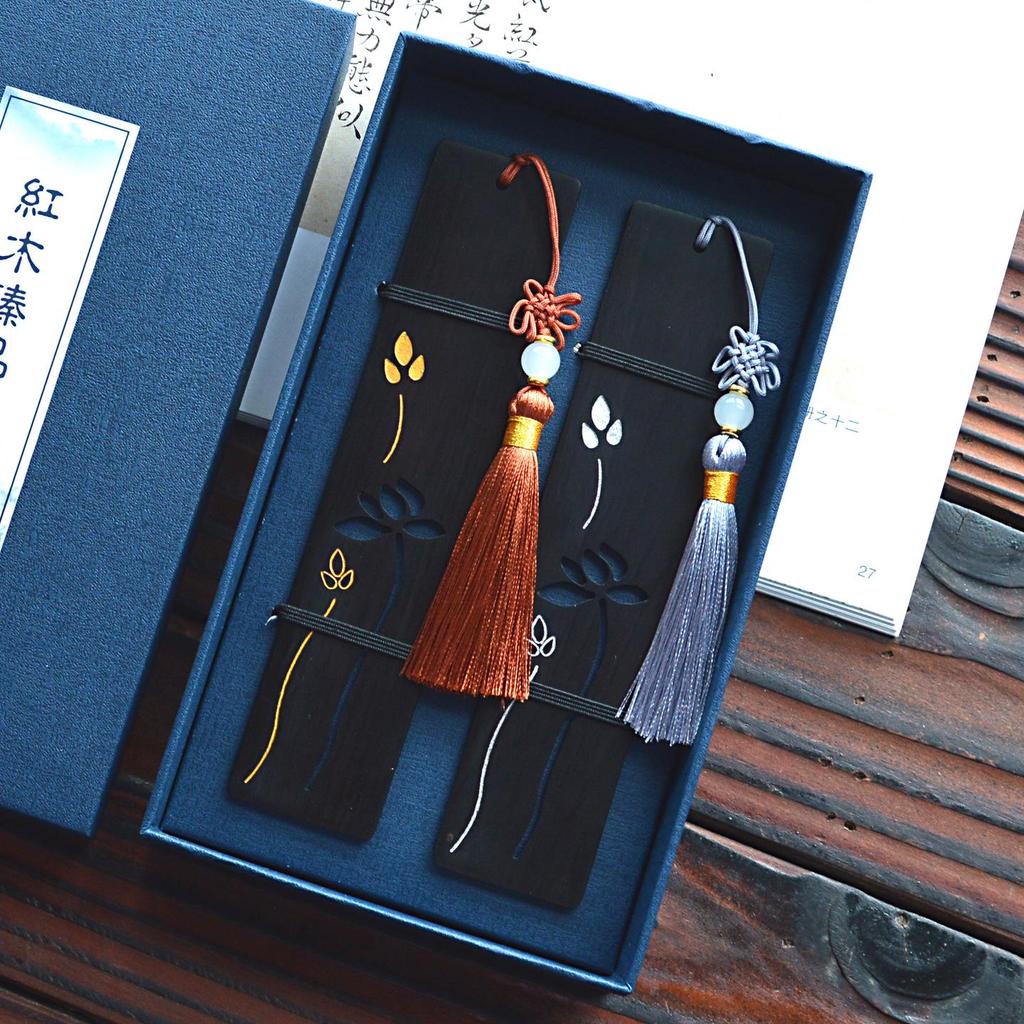 Ancient Sandalwood Lotus Bookmark: Gold-Painted Silver Openwork Creative Souvenir for Graduation and Back-to-School Gifts