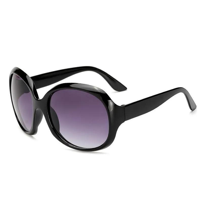 

Стильні сонцезахисні окуляри з відчуттям преміум-класу One Size чорний