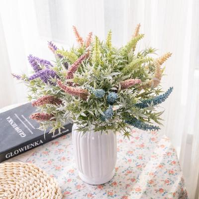 Decoração de casa – Flores e coroas artificiais