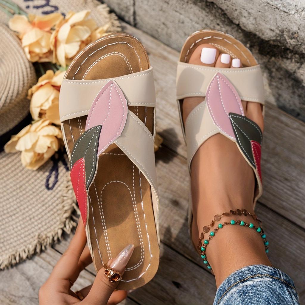 A Pair of Women's Fashionable Leaf-patterned Slippers, Open-toe Fake Flat Heeled Slip-on Shoes, Hand Washable, with Fake Liners and Insoles